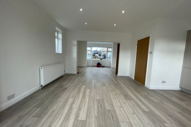 49a Wyre Grove, Hayes photo 2