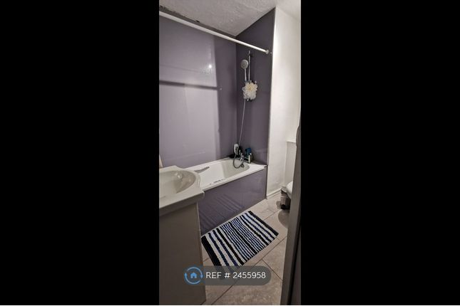 Bathroom W/ Bathshower &amp; Toilet