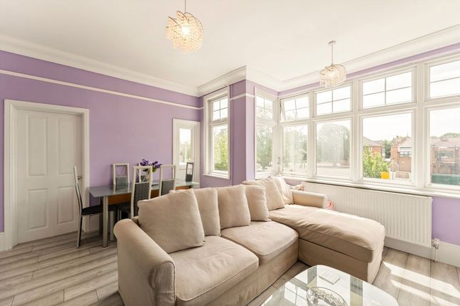 143C, Lynton Road, Acton photo 3
