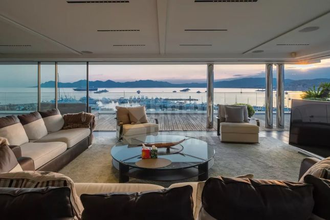 Duplex for sale in Cannes, 06400, France