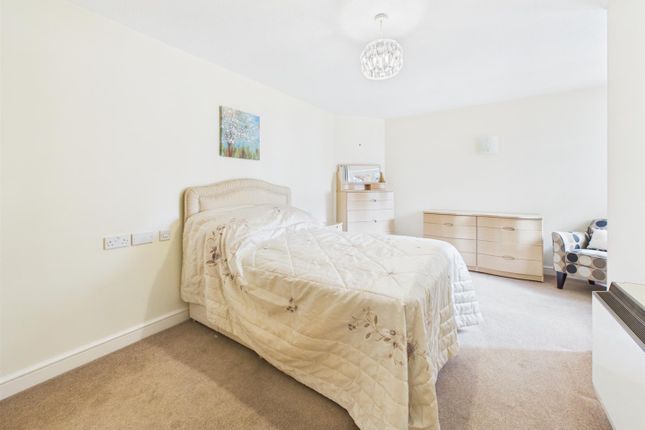 34, York Lodge, Pegusas Court, Park Lane, Reading photo 4