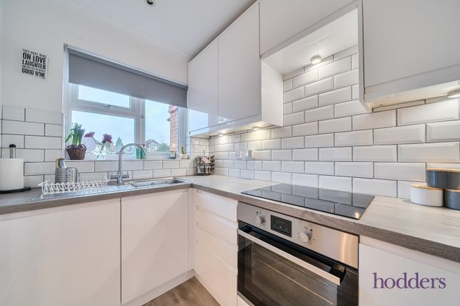 24, Warwick Deeping, Ottershaw photo 2