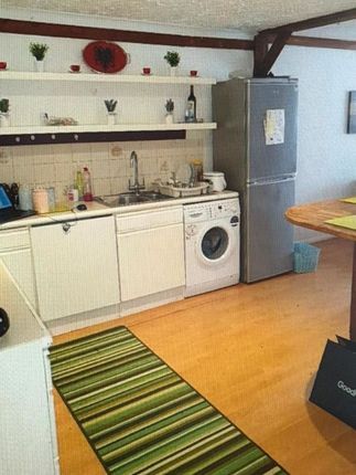 Ground Floor Flat , 92, Stanborough Avenue, Borehamwood photo 5