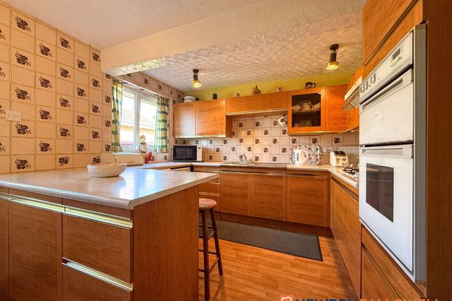 4 Village Way, Newark photo 4