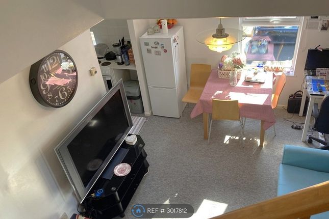 Alterton Close, Woking photo 5