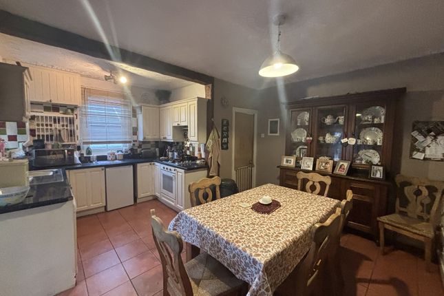 12, Heol Myrddin, Llandeilo photo 5