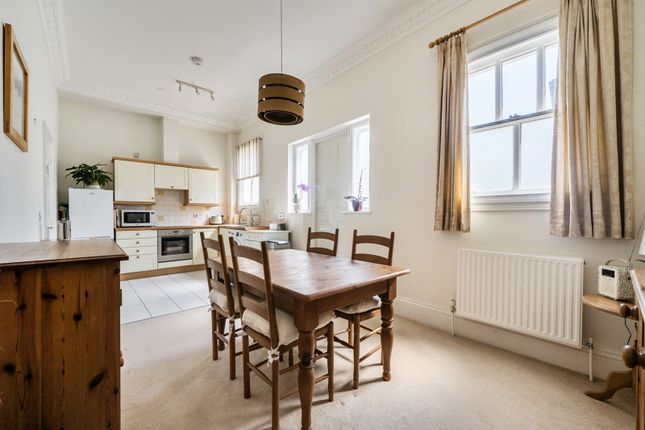 Flat 1, 54, Tilehurst Road, Berkshire photo 4