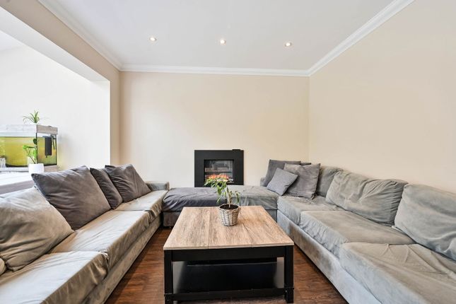 58, Chiltern Drive, Surbiton photo 3