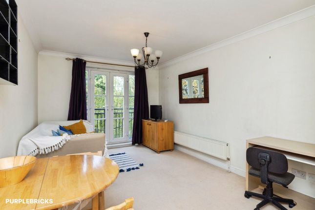 Flat 8/Charman House, 2 Bristowe Close, Brixton photo 4