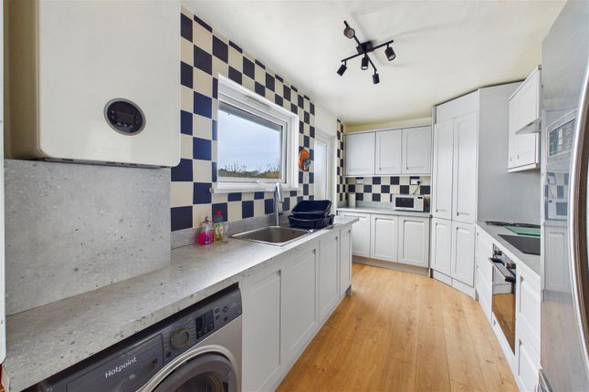 3, Tretherras Close, Newquay photo 3