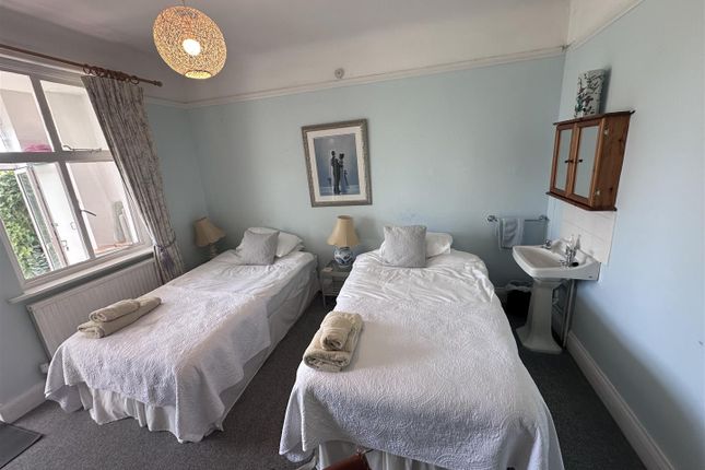 Flat 1, Valerian, West Parade, Bexhill-On-Sea photo 4