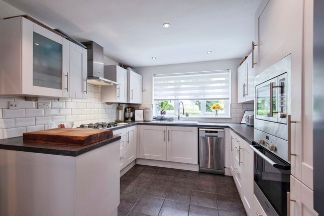 74, Gonville Crescent, Stevenage photo 4