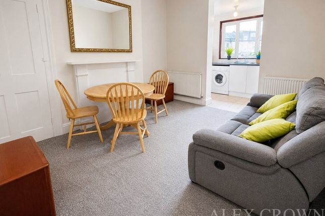 Top Floor Room, 74c, Saint Thomas's Road, Finsbury Park photo 2