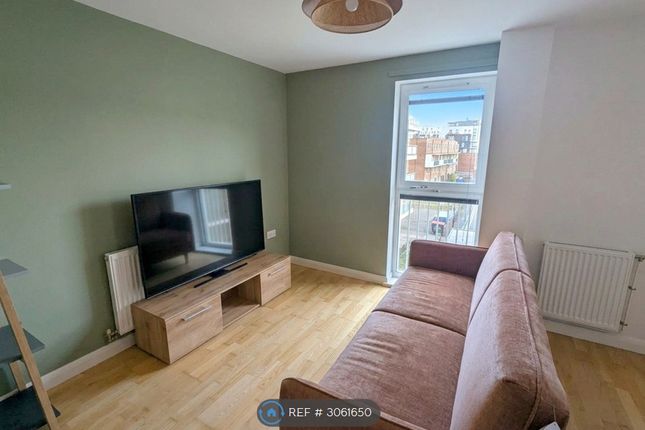 Flat, Wellesley Terrace, London photo 3