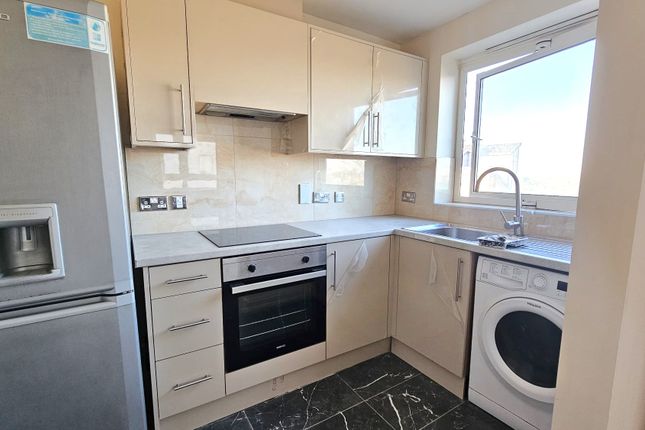Hainault Street, Ilford photo 3