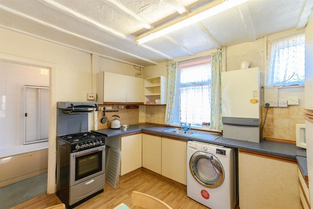24, Hinchsliff Avenue, Barry photo 4