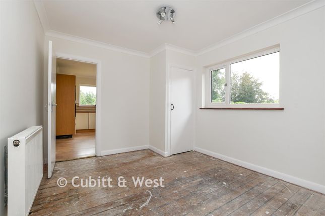 101, Tupwood Lane, Caterham photo 4