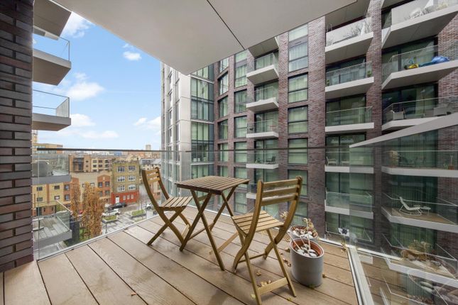 Flat for sale in Goodmans Fields, Chaucer Gardens, London