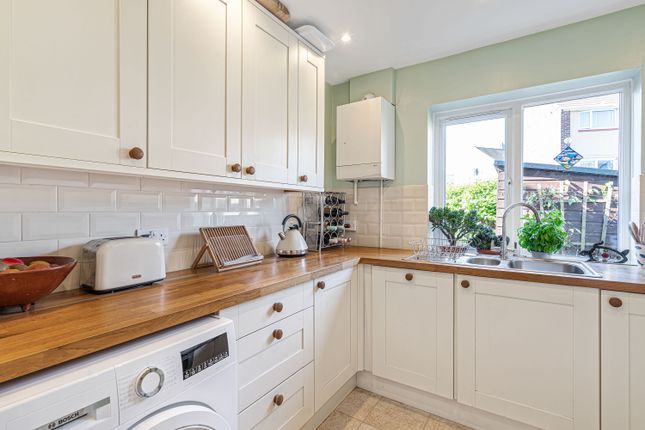 4, Hadfield Court, Newton Abbot photo 2