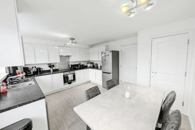 38, Auchenkist Place, Kilwinning photo 4
