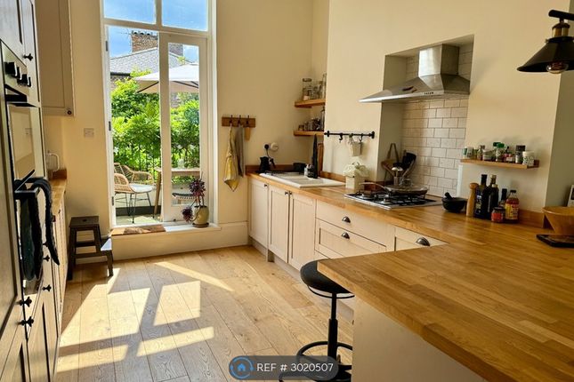 B Hazellville Road, London photo 3