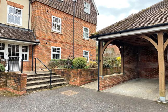 Flat for sale in Andover Road, Newbury