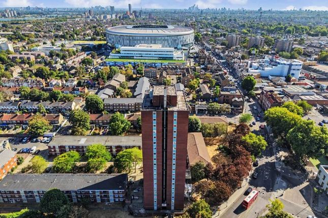 1-bed flat on Flat 60 Stellar House, 900 High Road, London, £105,000