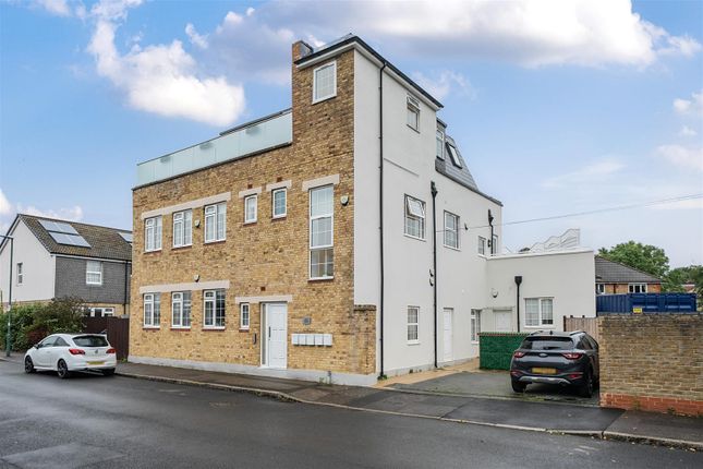 Thumbnail Flat for sale in Wandle Road, Wallington