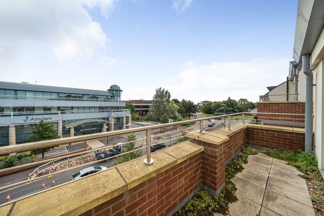 Flat for sale in Courtlands, Maidenhead