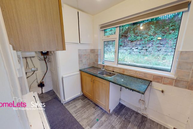 219, Moore Avenue, Bradford photo 3