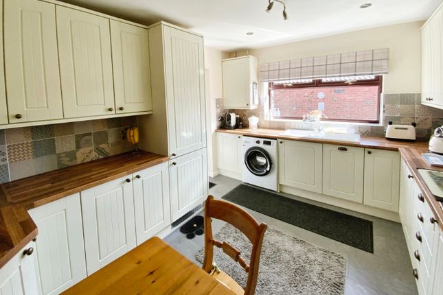 31, Garbutt Close, Preston, Hull photo 2