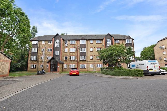 Flat for sale in Kingfisher Way, London