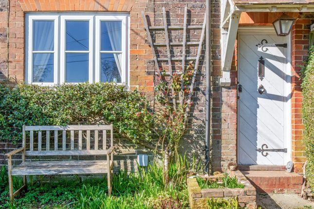 2 Pond Cottages, Petersfield photo 2