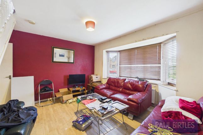 28, Town Gate Drive, Trafford photo 4