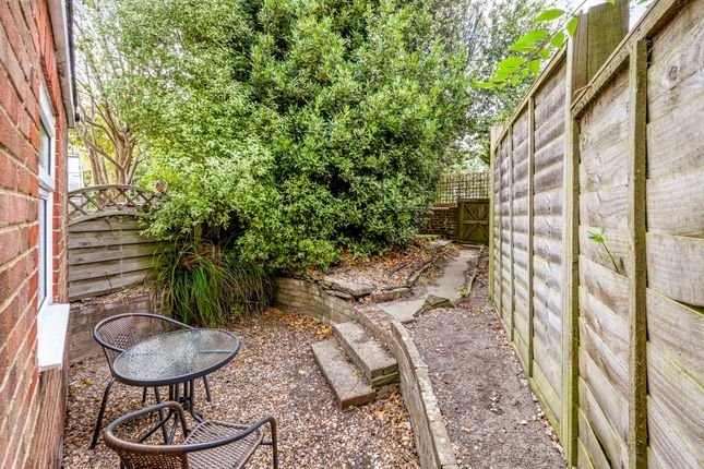 21 Madeira Avenue, Horsham photo 4