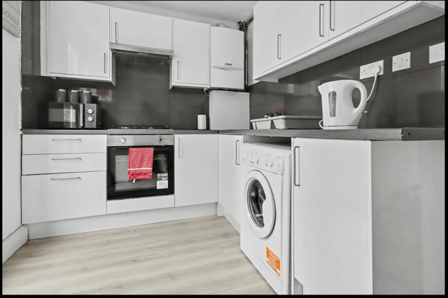 24b, Pennard Road, LONDON photo 4