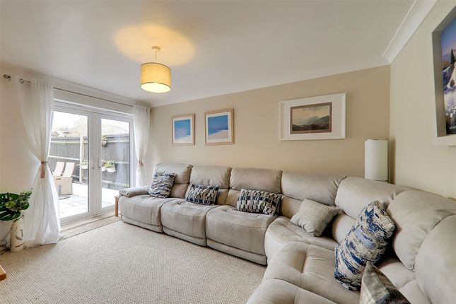 9, Lingfield Close, Worthing photo 3