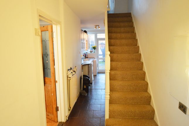 62, Goodwin Road, Slough photo 3