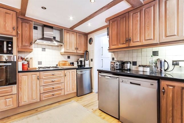 74, Pinewood Avenue, Berkshire photo 3