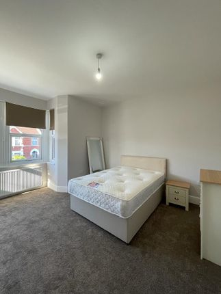 Thumbnail Room to rent in Room 4, Airthrie Road, Ilford