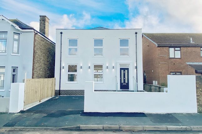 Thumbnail Detached house to rent in Golf Road, Deal