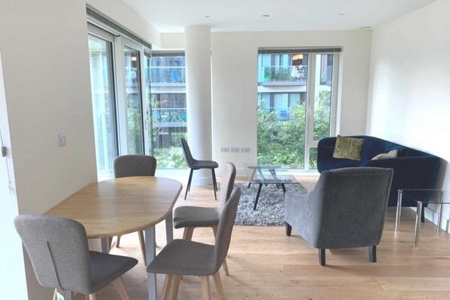 Flat to rent in The Hamptons, Woolwich
