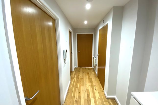 Flat 10 Amisha Court, Grange Road, London photo 4