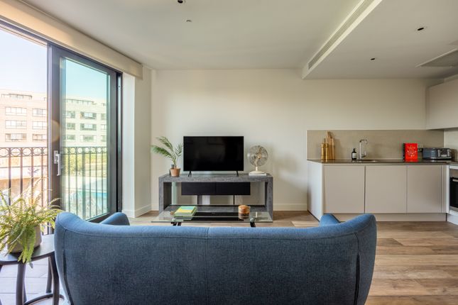 Flat to rent in Three Colts Lane, London