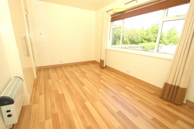 Flat to rent in Slaid Hill Court, Alwoodley, Leeds