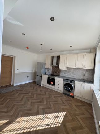 1-bed flat on 1, Bentcliffe Drive, Leeds, £1,150/mo