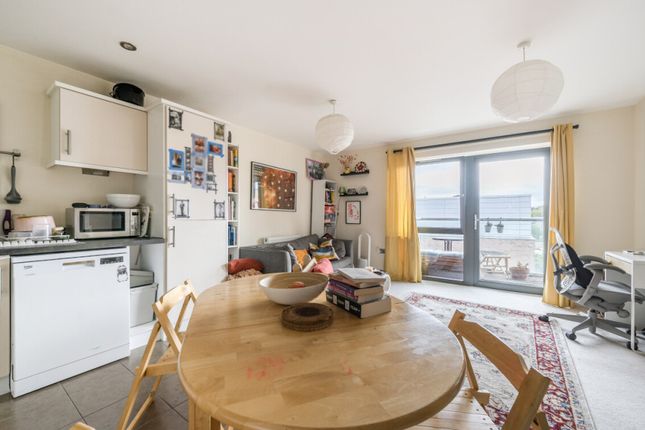 Meadowcroft Mews, London photo 2
