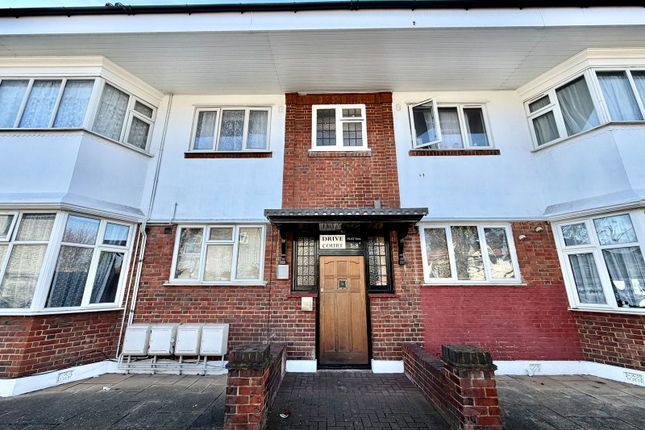 8a Drive Court, The Drive, Edgware photo 2