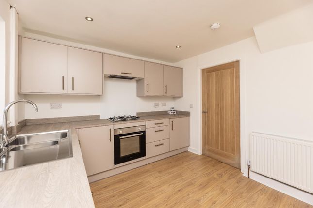 15, Crewe Road, Castleford photo 4