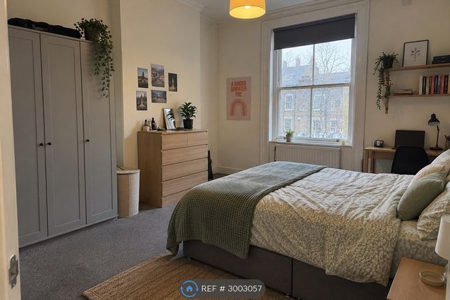 Flat B, St John Street, London photo 5